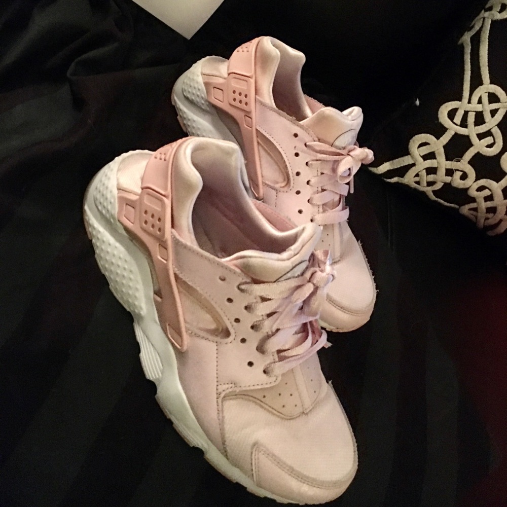 Nike Girls Huarache shoes